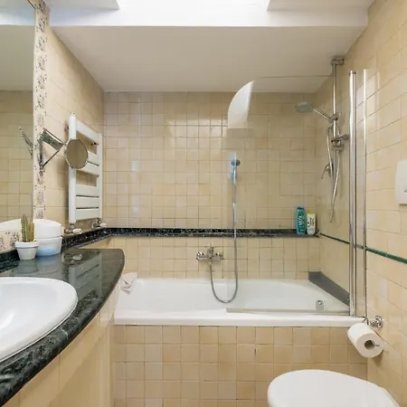 Charming With Patio A Few Steps From Colosseum Appartamento *