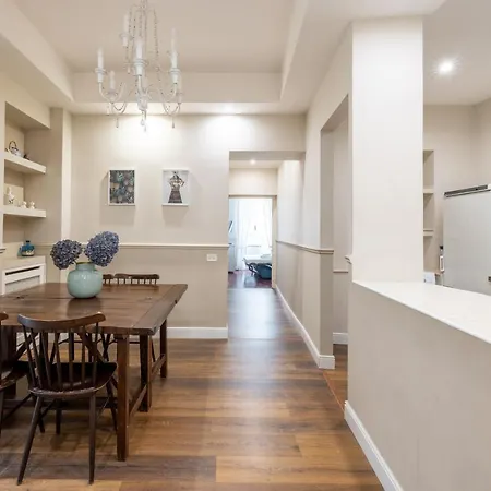 Charming With Patio A Few Steps From Colosseum Appartamento *