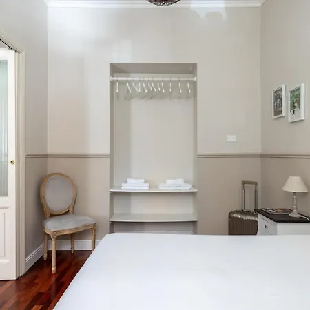 Charming With Patio A Few Steps From Colosseum Roma