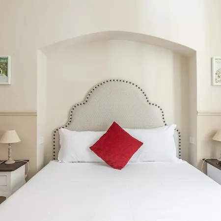 Charming With Patio A Few Steps From Colosseum