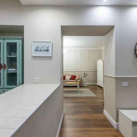 Charming With Patio A Few Steps From Colosseum Appartamento *