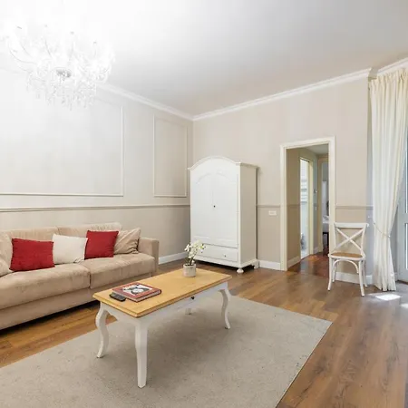 Appartamento Charming With Patio A Few Steps From Colosseum