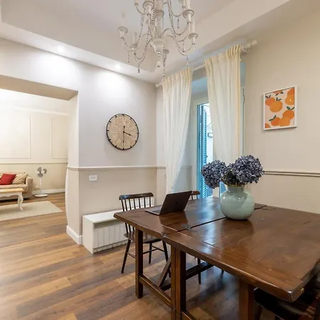 Charming With Patio A Few Steps From Colosseum Appartamento