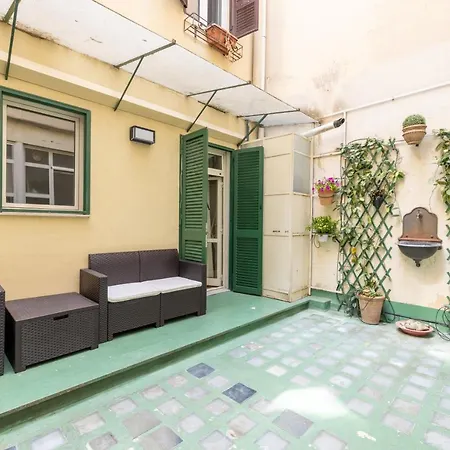 Charming With Patio A Few Steps From Colosseum Roma