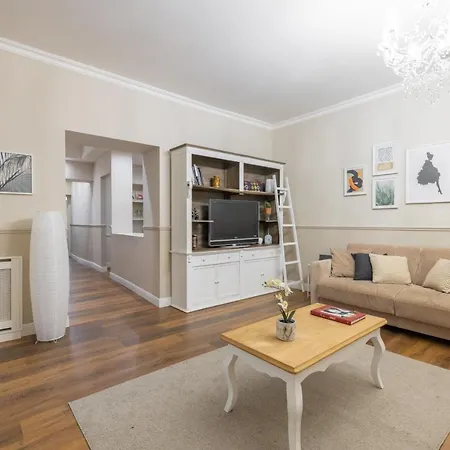 Charming With Patio A Few Steps From Colosseum Appartamento