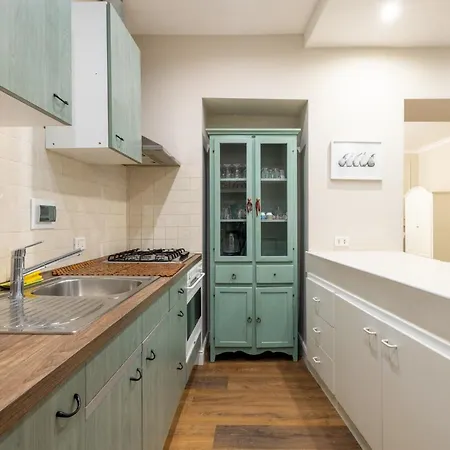 Appartamento Charming With Patio A Few Steps From Colosseum *