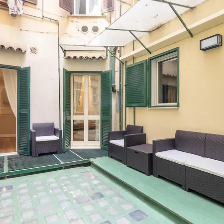 Appartamento Charming With Patio A Few Steps From Colosseum *