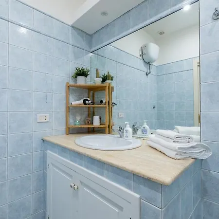 Charming With Patio A Few Steps From Colosseum Roma