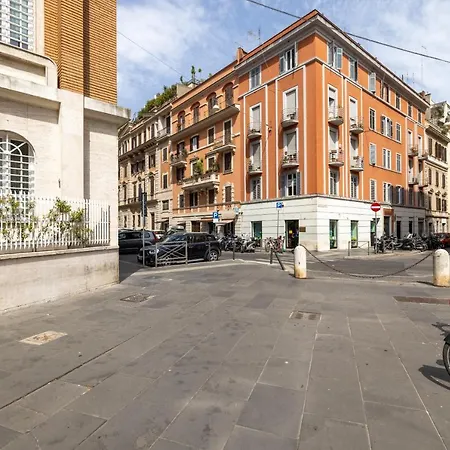 Charming With Patio A Few Steps From Colosseum Roma